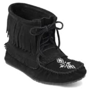 Manitobah Mukluks Size 6